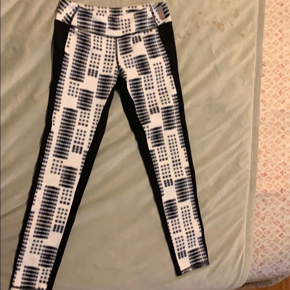black and white printed yoga pants.